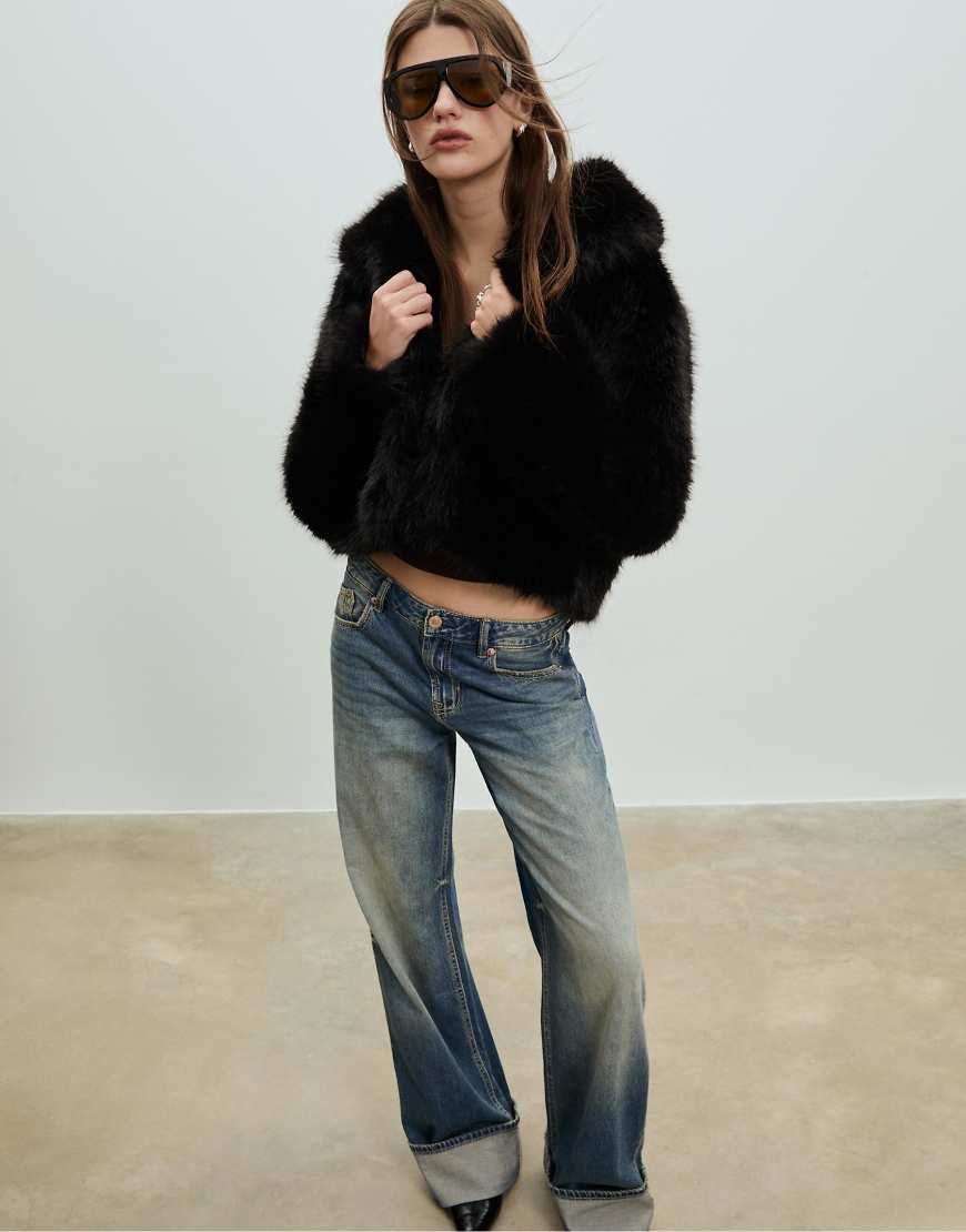 Stradivarius - Jacke aus Kunstpelz in Schwarz Stradivarius - Jacke aus Kunstpelz in Schwarz von Stradivarius