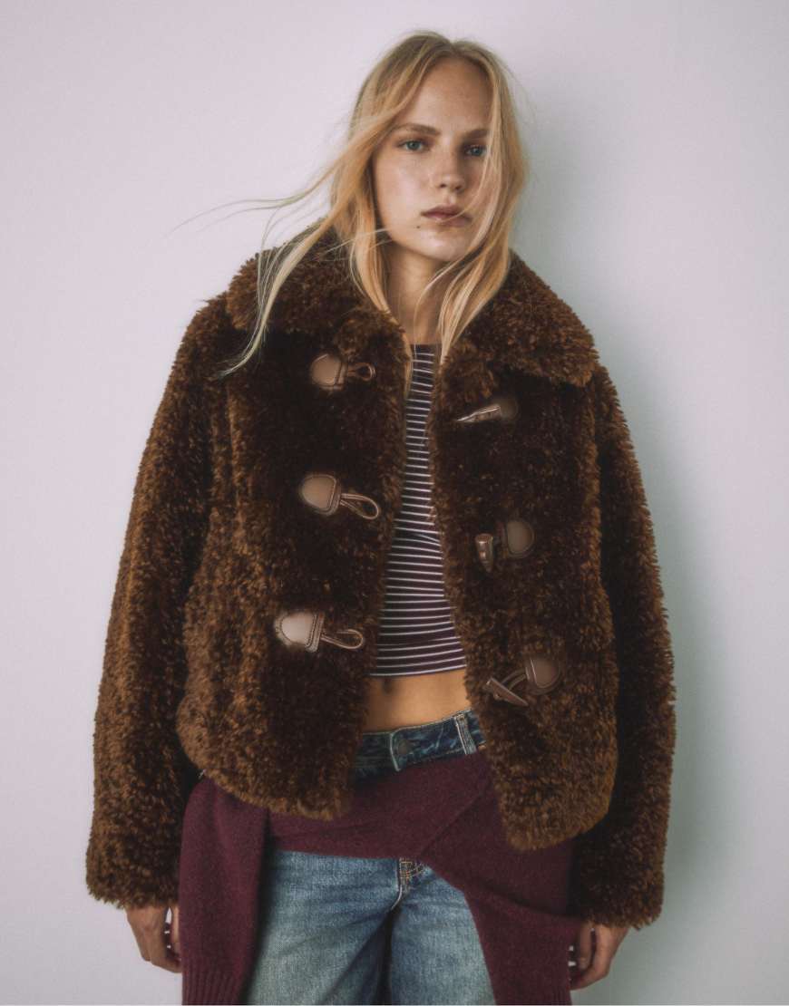 Stradivarius - Jacke aus Lammfellimitat in Braun mit Knebelknöpfen-Brown von Stradivarius