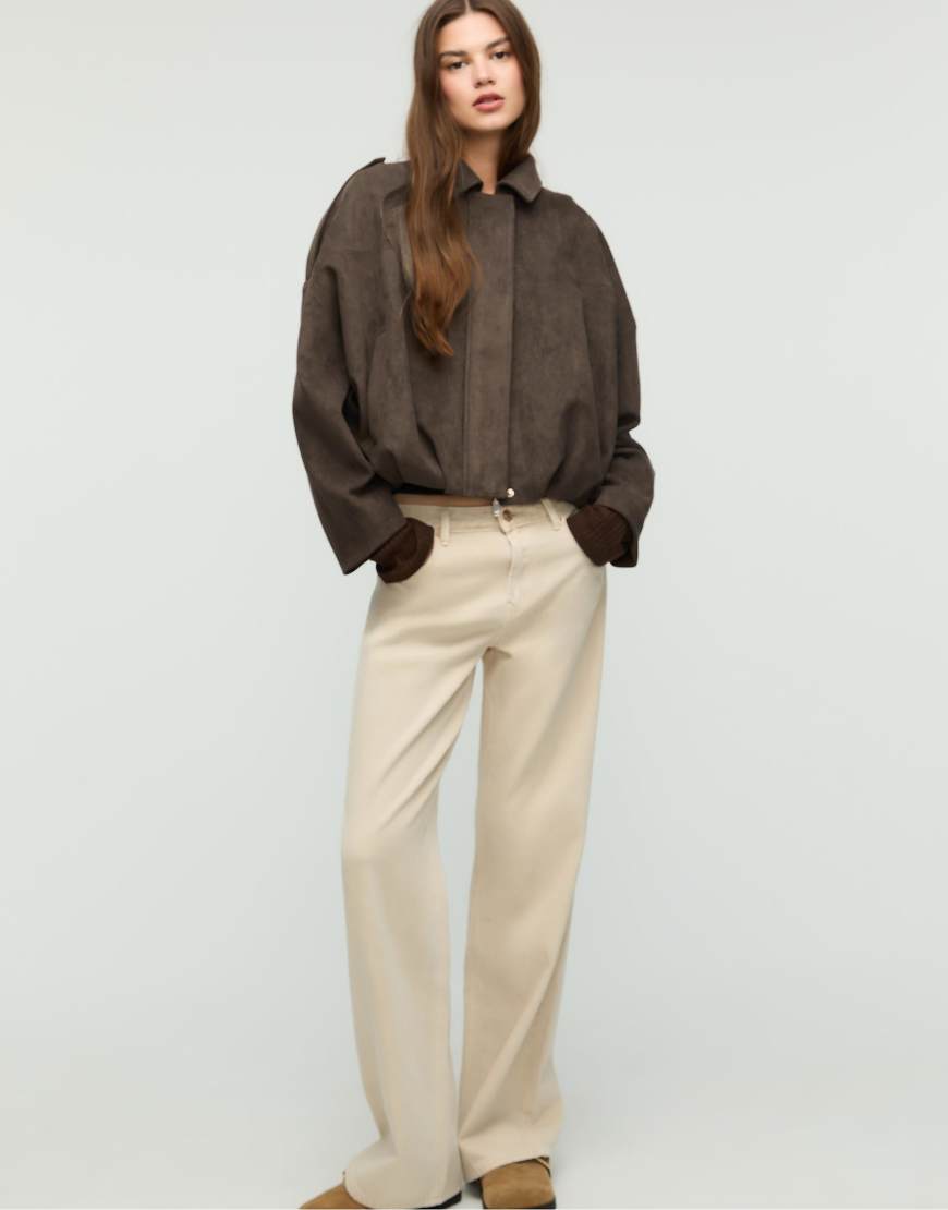 Stradivarius - Jacke aus Wildlederimitat in Braun mit Ballonsaum-Brown von Stradivarius