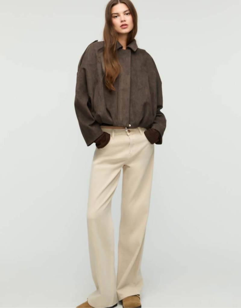 Stradivarius - Jacke aus Wildlederimitat in Braun mit Ballonsaum-Brown von Stradivarius