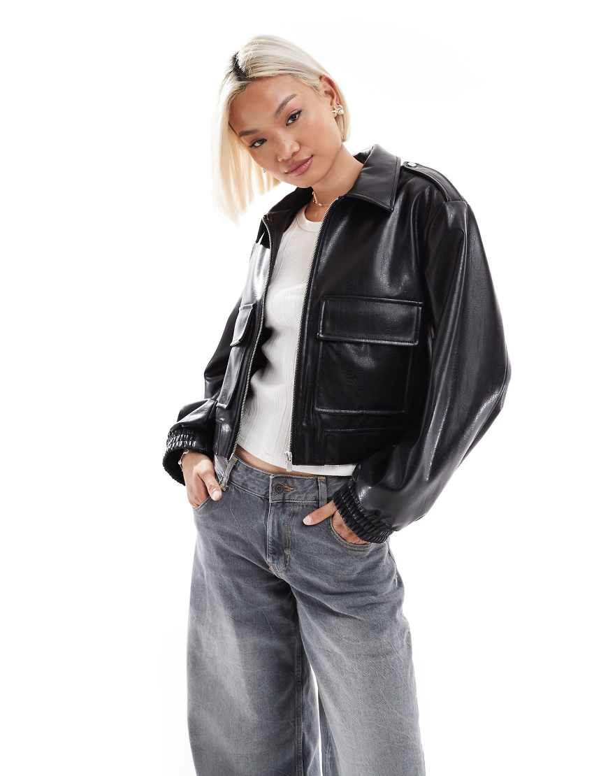 Stradivarius - Jacke im Truckerstil aus Kunstleder in Schwarz von Stradivarius