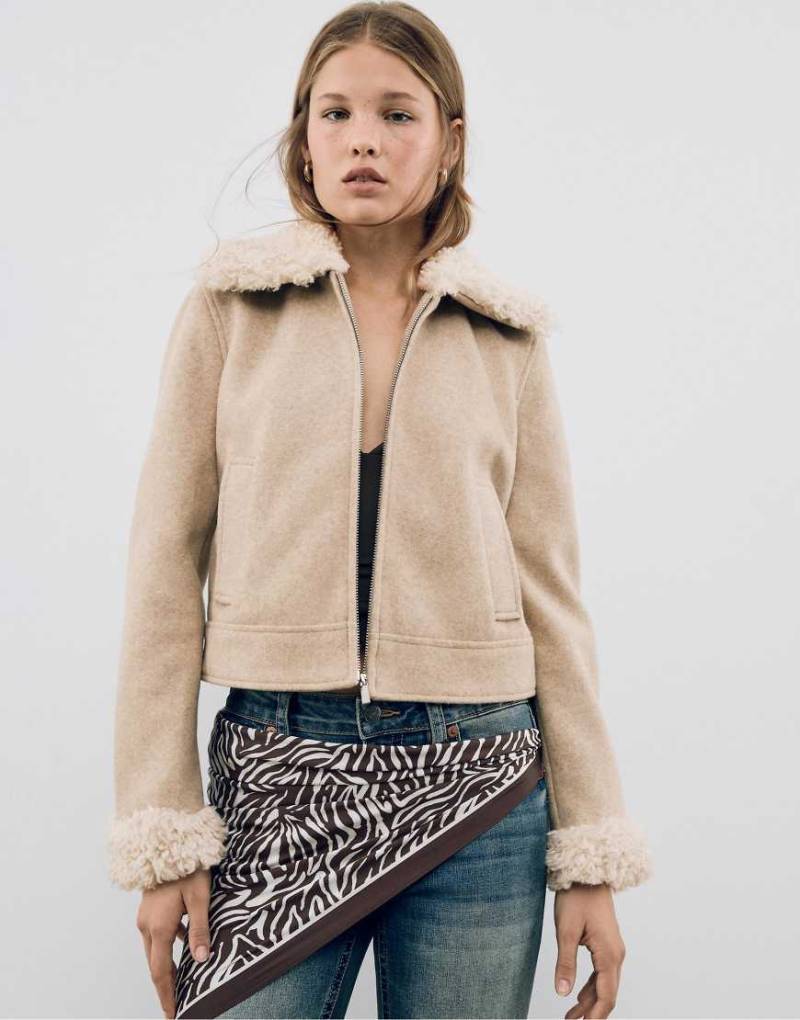Stradivarius - Jacke in Ecru mit Kunstpelz-Design-Weiß von Stradivarius