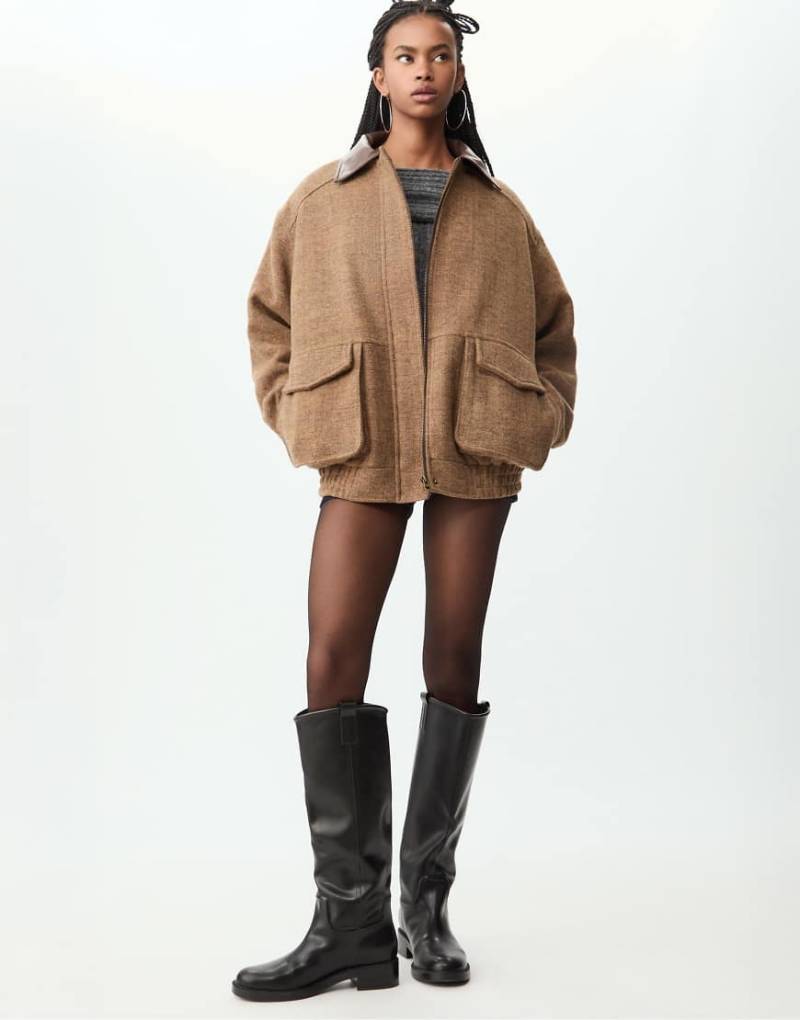 Stradivarius - Jacke in blassem Kamelbraun mit Fischgrätmuster und Taschen-Neutral von Stradivarius