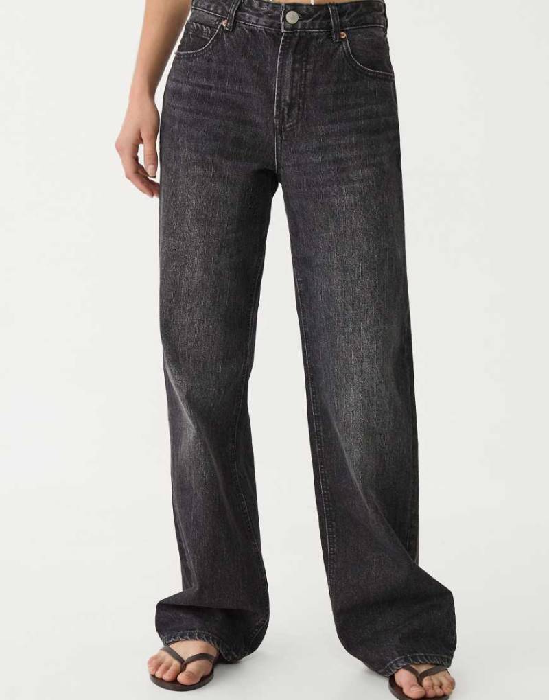 Stradivarius - Jeans mit weitem Bein in schwarzer Waschung-Grau von Stradivarius