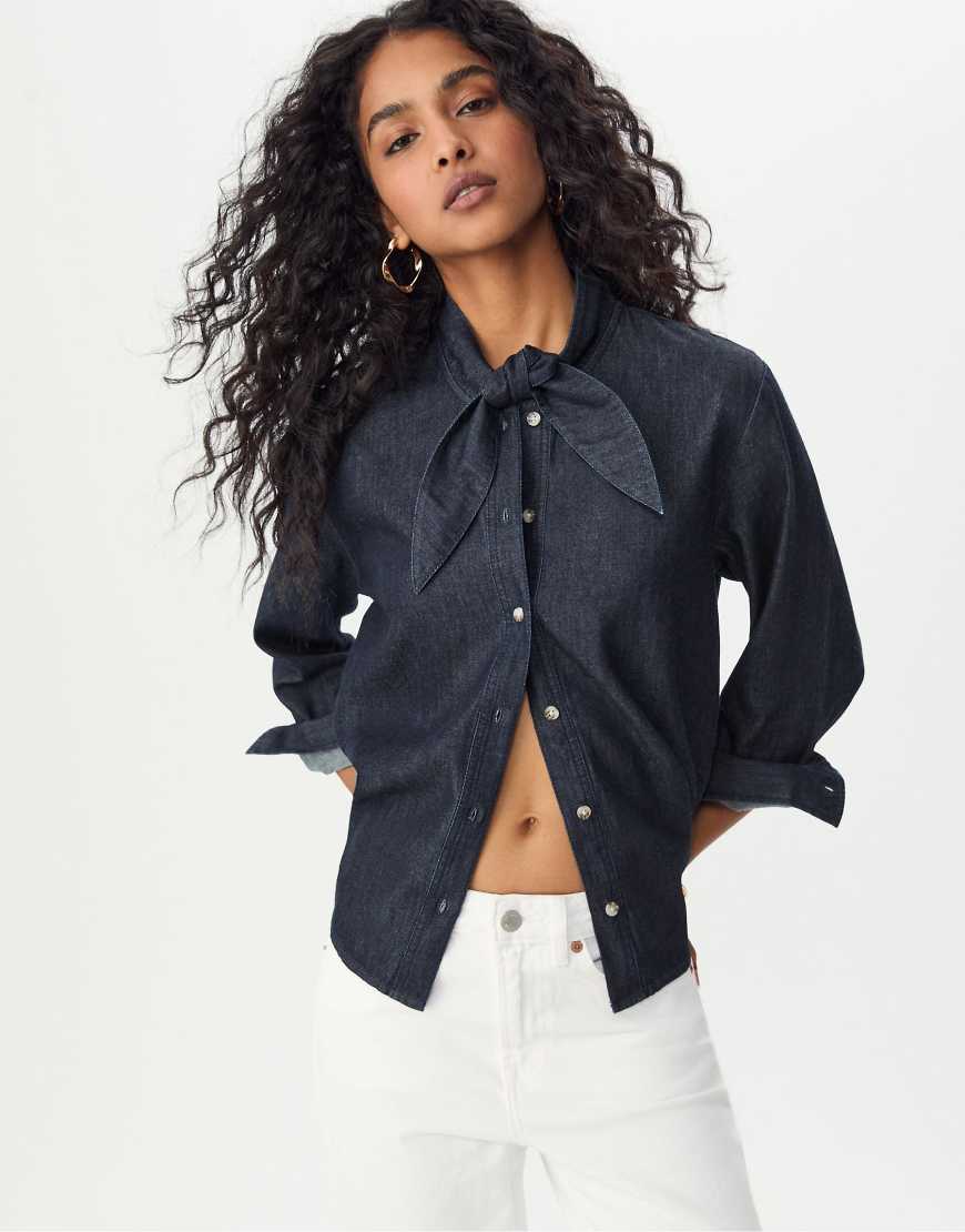 Stradivarius - Jeanshemd in überfärbtem Jeansblau mit Schleife Stradivarius - Jeanshemd in überfärbtem Jeansblau mit Schleife von Stradivarius