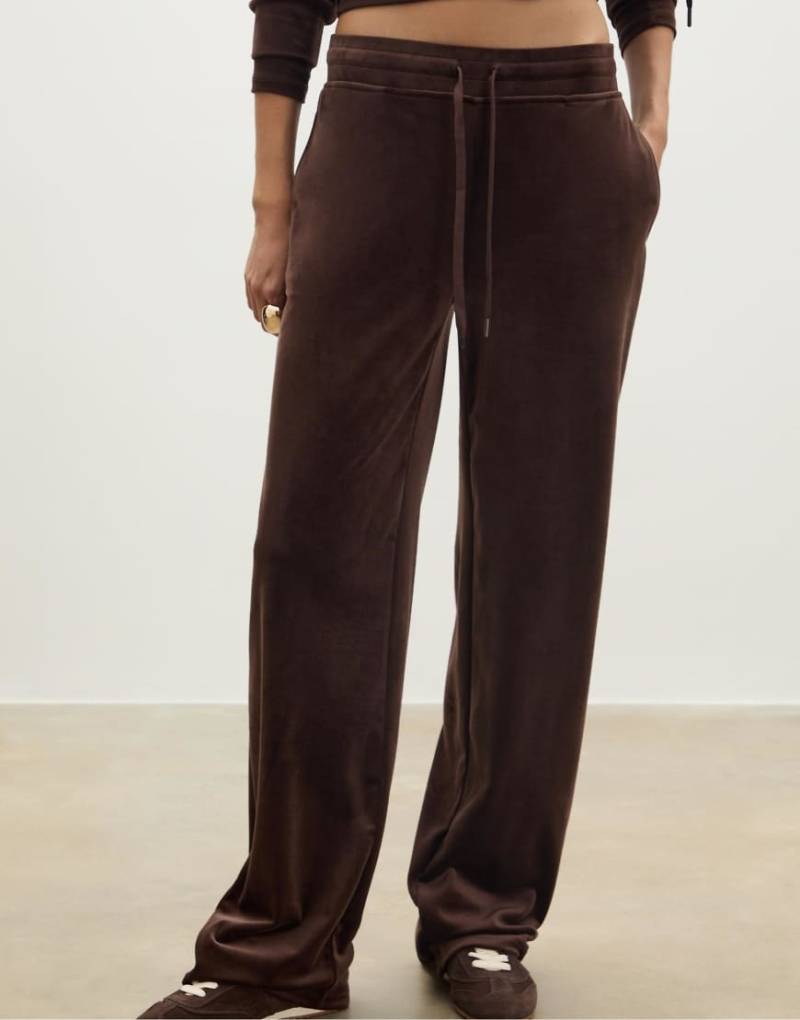 Stradivarius - Jogginghose aus Samt in Braun-Brown Stradivarius - Jogginghose aus Samt in Braun-Brown von Stradivarius