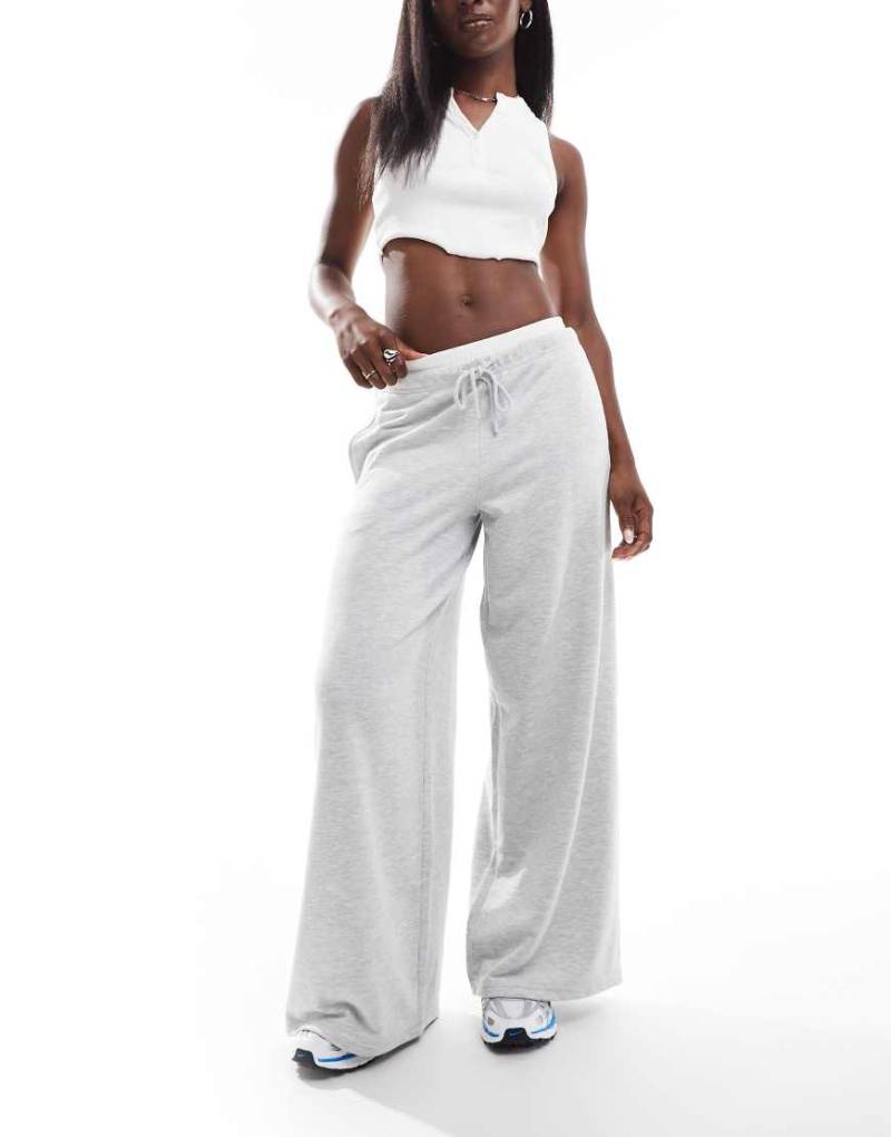 Stradivarius - Jogginghose in Grau mit weitem Schnitt und Boxershorts-Bund-Detail von Stradivarius