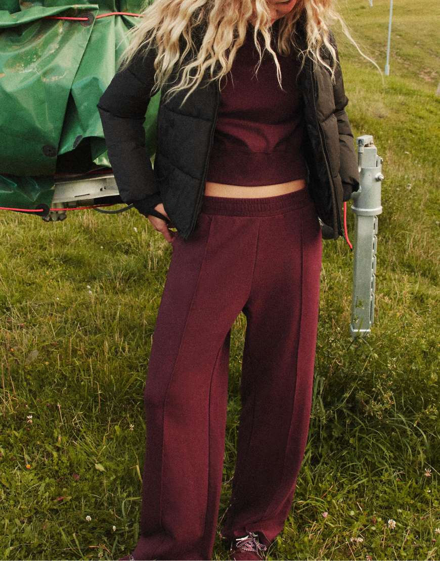 Stradivarius - Jogginghose in Lila mit Interlock-Detail von Stradivarius