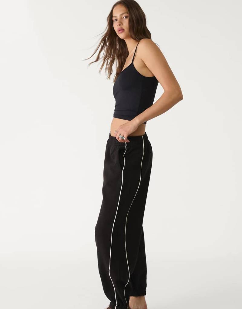 Stradivarius - Jogginghose in Schwarz mit Paspelierung von Stradivarius