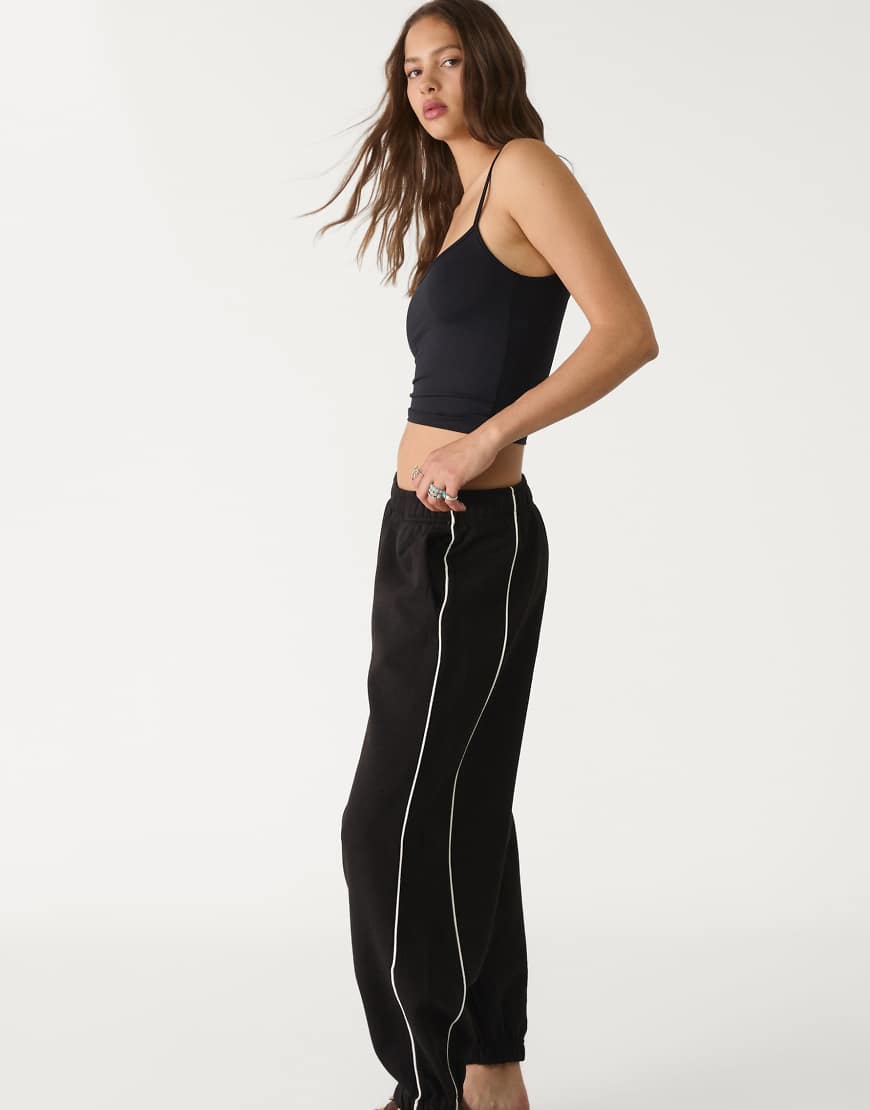Stradivarius - Jogginghose in Schwarz mit Paspelierung von Stradivarius