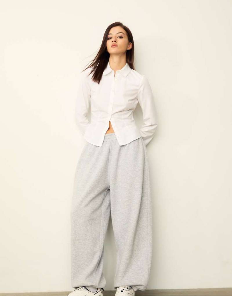 Stradivarius - Jogginghose in meliertem Grau mit Ballonschnitt von Stradivarius