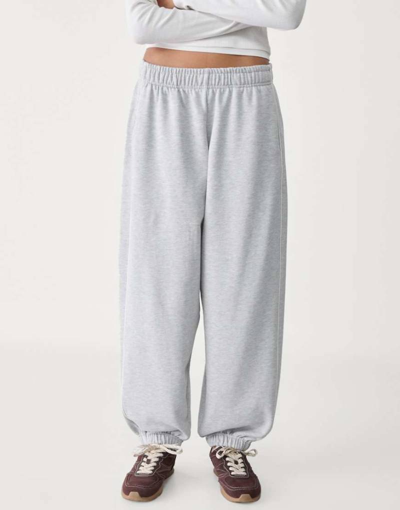 Stradivarius - Jogginghose mit Paspelierung in Grau meliert von Stradivarius