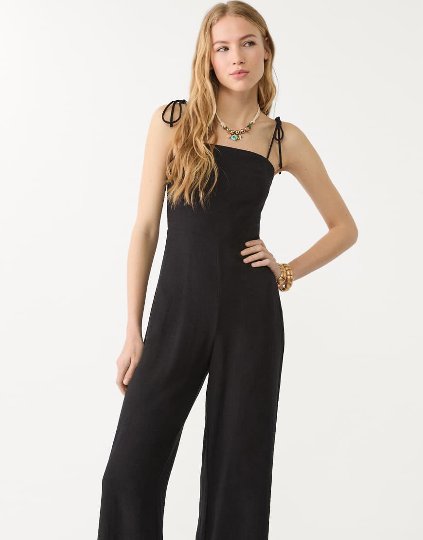 Stradivarius - Jumpsuit in Schwarz mit gebundenen Trägern von Stradivarius