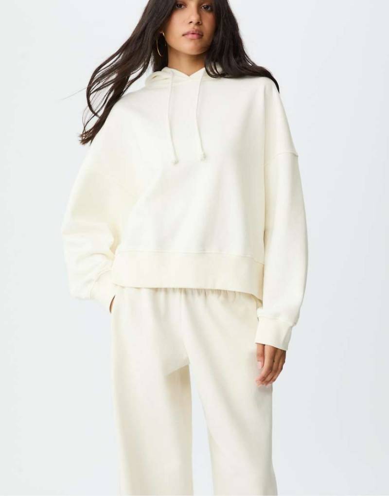 Stradivarius - Kapuzenpullover in Ecru mit Stern im Leopardenmuster-Weiß von Stradivarius