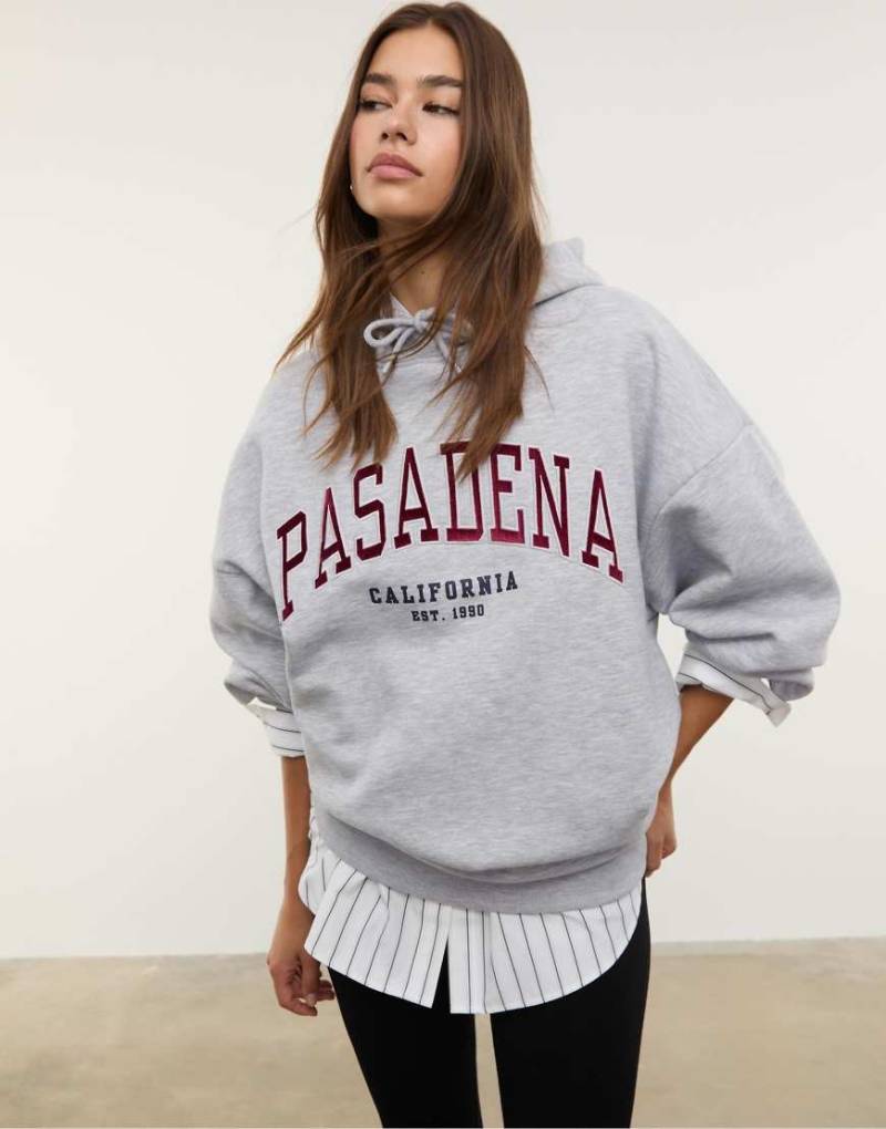 Stradivarius - Kapuzenpullover in Grau meliert mit Stickerei von Stradivarius