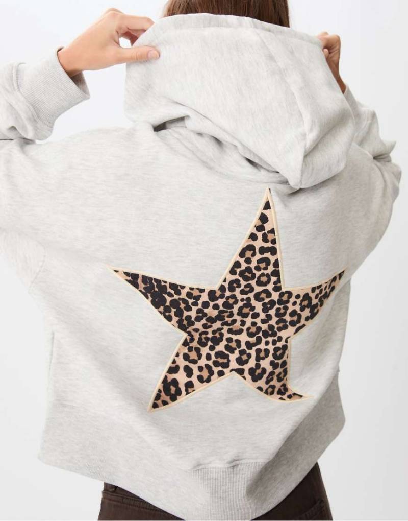 Stradivarius - Kapuzenpullover in meliertem Grau mit Leopardenmuster-Stern von Stradivarius