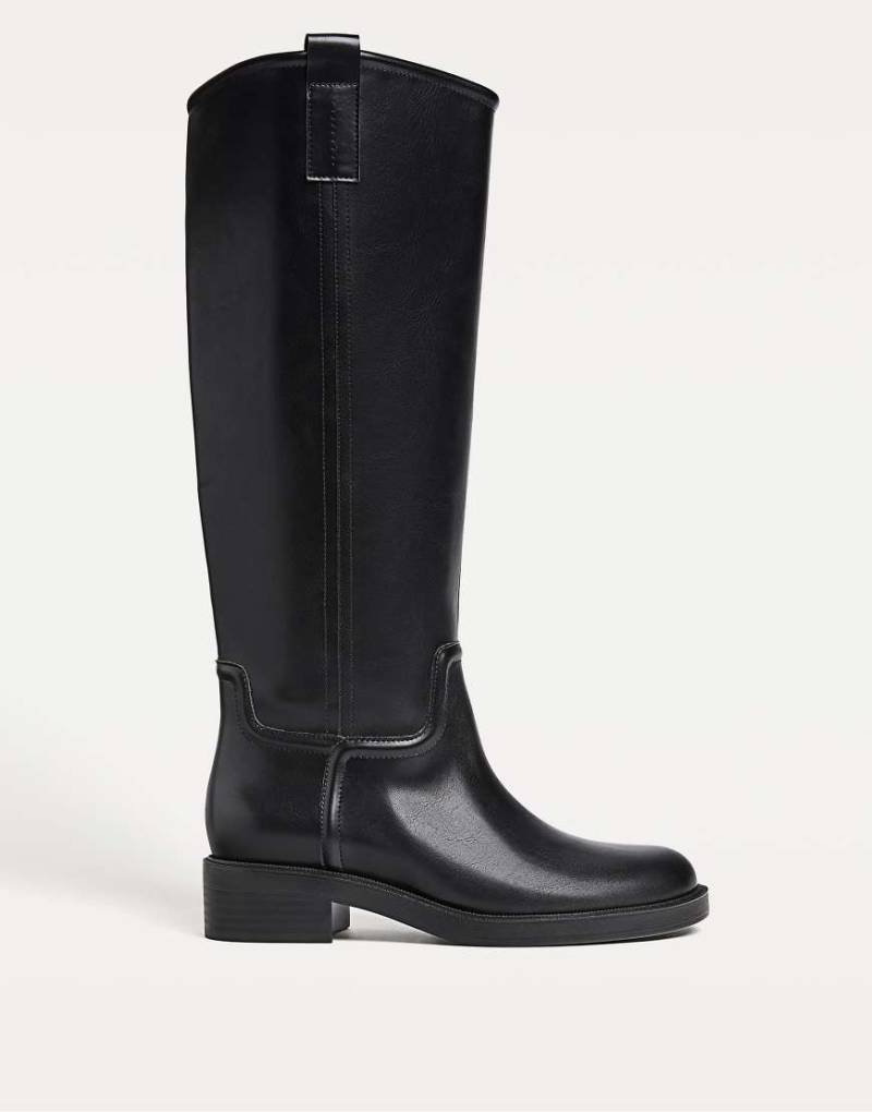 Stradivarius - Kniehohe Reitstiefel in Schwarz Stradivarius - Kniehohe Reitstiefel in Schwarz von Stradivarius