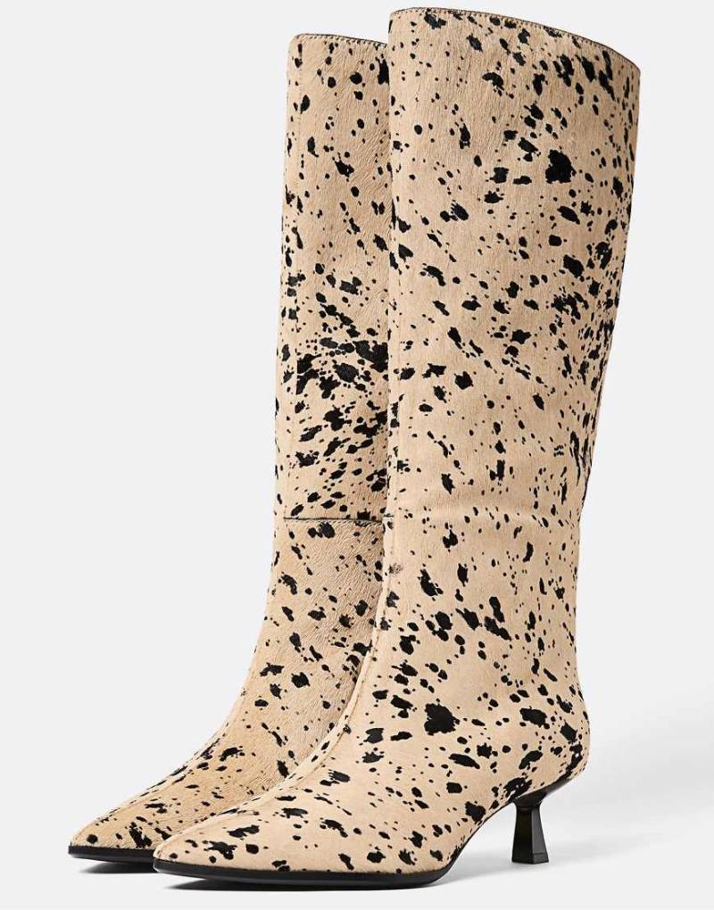 Stradivarius - Kniehohe Stiefel in Combined mit Tierfellmuster und Absatz-Bunt Stradivarius - Kniehohe Stiefel in Combined mit Tierfellmuster und Absatz-Bunt von Stradivarius