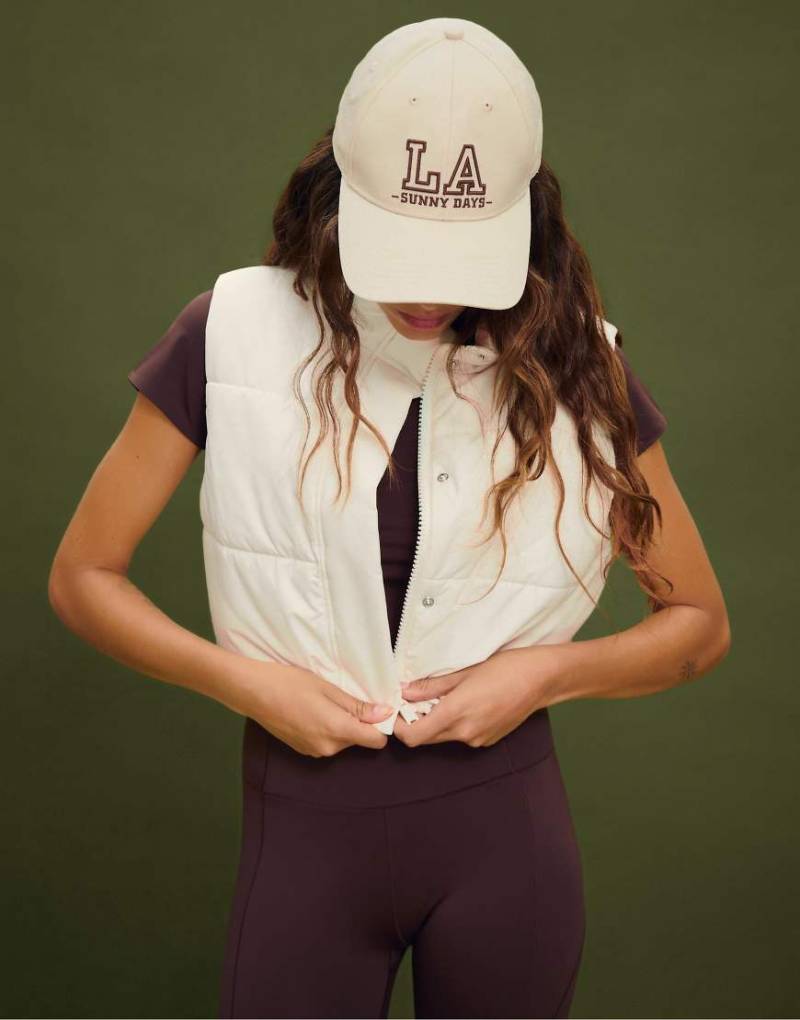 Stradivarius - Kurze Pufferweste in Braun-Brown von Stradivarius