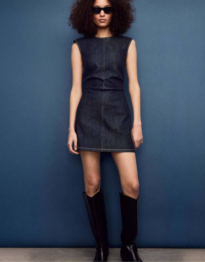 Stradivarius - Kurzes Jeanskleid in überfärbtem Blau von Stradivarius