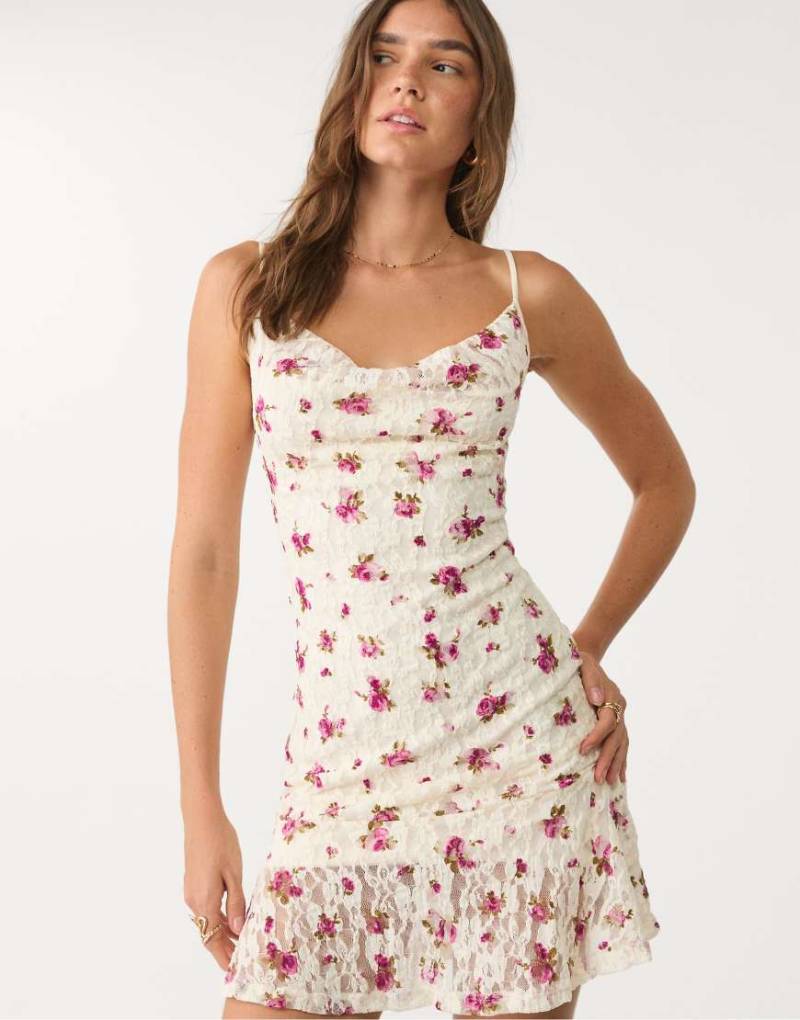 Stradivarius - Kurzes Kleid aus vanillefarbener Spitze mit Riemchenträgern-Weiß von Stradivarius