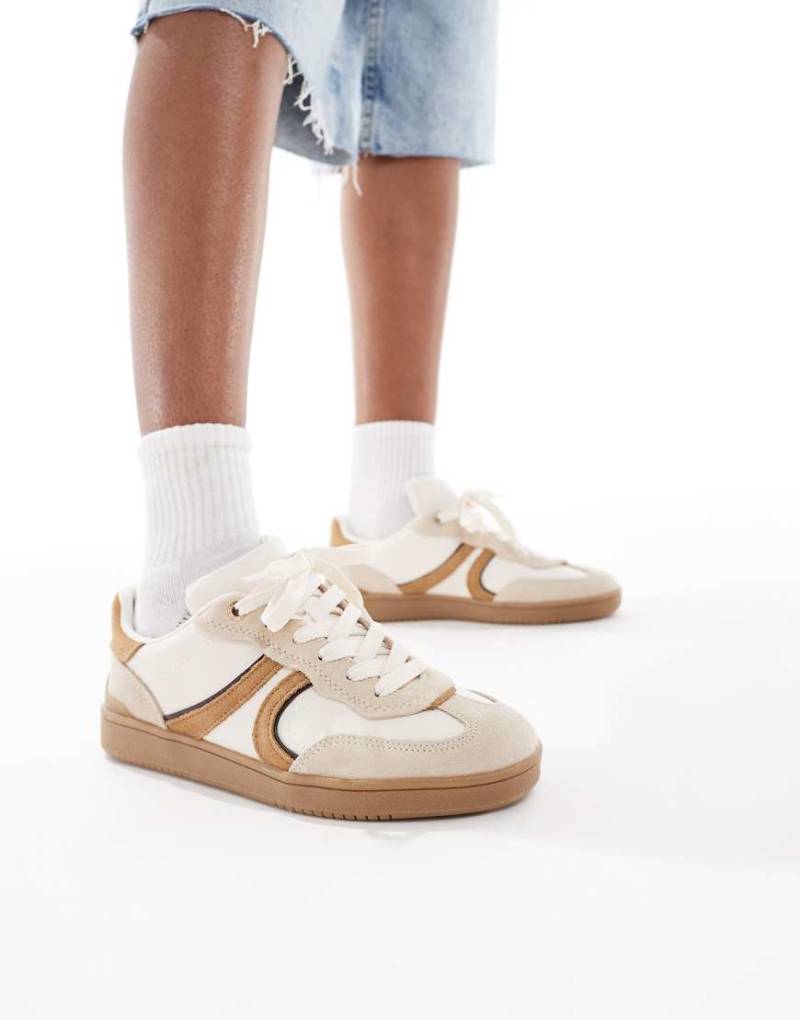 Stradivarius - Lässige Sneaker aus Leder in Combined-Bunt von Stradivarius