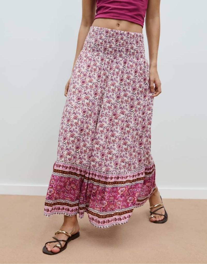 Stradivarius - Lang geschnittener Rock in Hellrosa mit Muster von Stradivarius