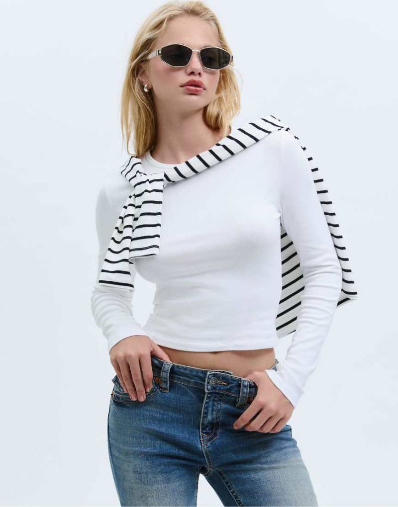 Stradivarius - Langärmliges Basic-Shirt aus Baumwolle in Weiß von Stradivarius