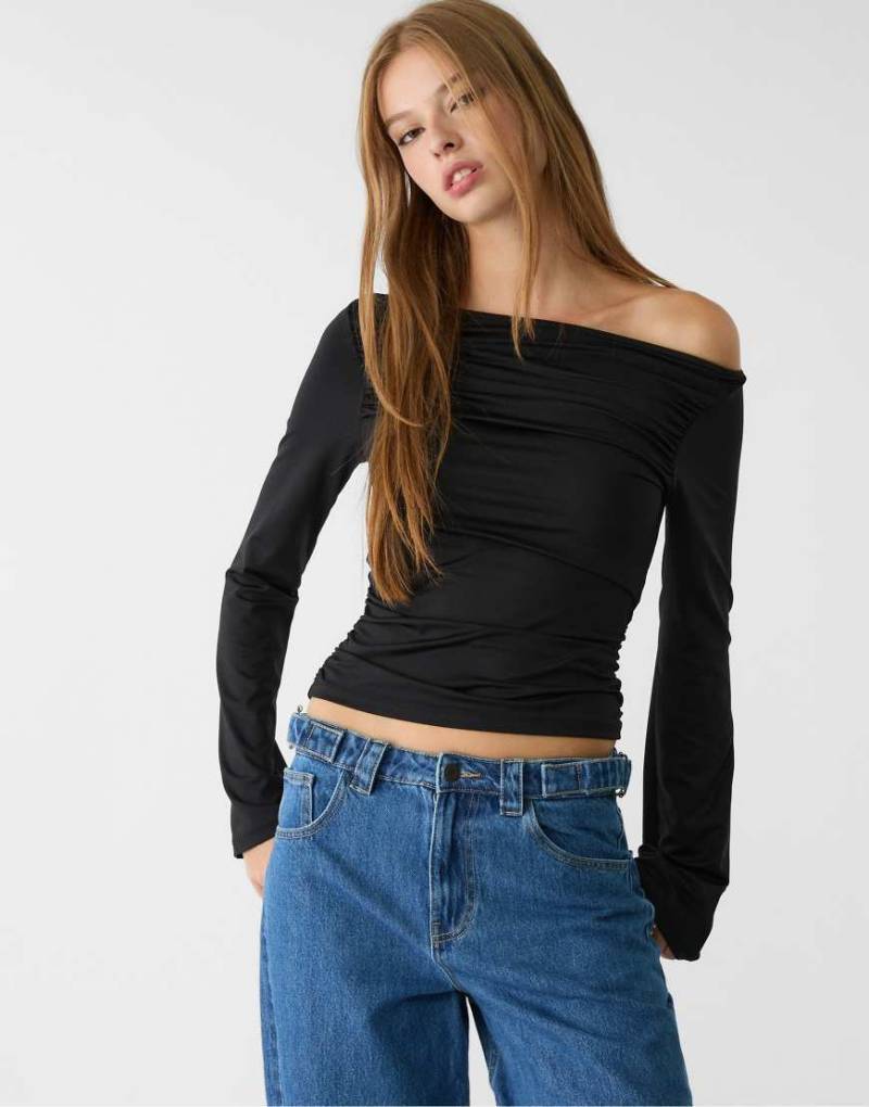 Stradivarius - Langärmliges T-Shirt in Schwarz mit Raffung von Stradivarius