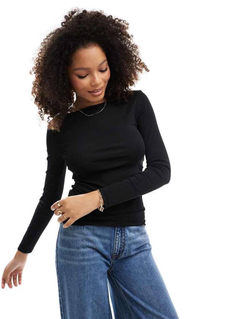 Stradivarius - Langärmliges T-Shirt in Schwarz mit Raffung von Stradivarius