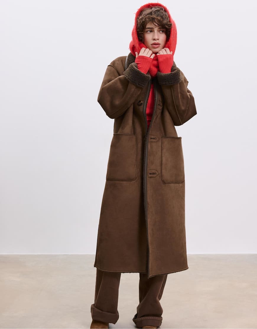 Stradivarius - Langer, wendbarer Doubleface-Mantel in Braun-Brown von Stradivarius