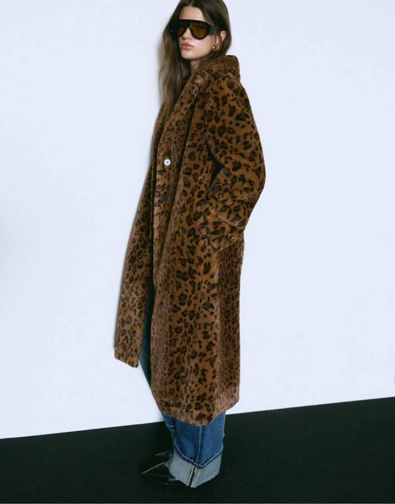 Stradivarius - Langer Mantel aus Kunstpelz in Beige mit Leopardenmuster-Neutral Stradivarius - Langer Mantel aus Kunstpelz in Beige mit Leopardenmuster-Neutral von Stradivarius