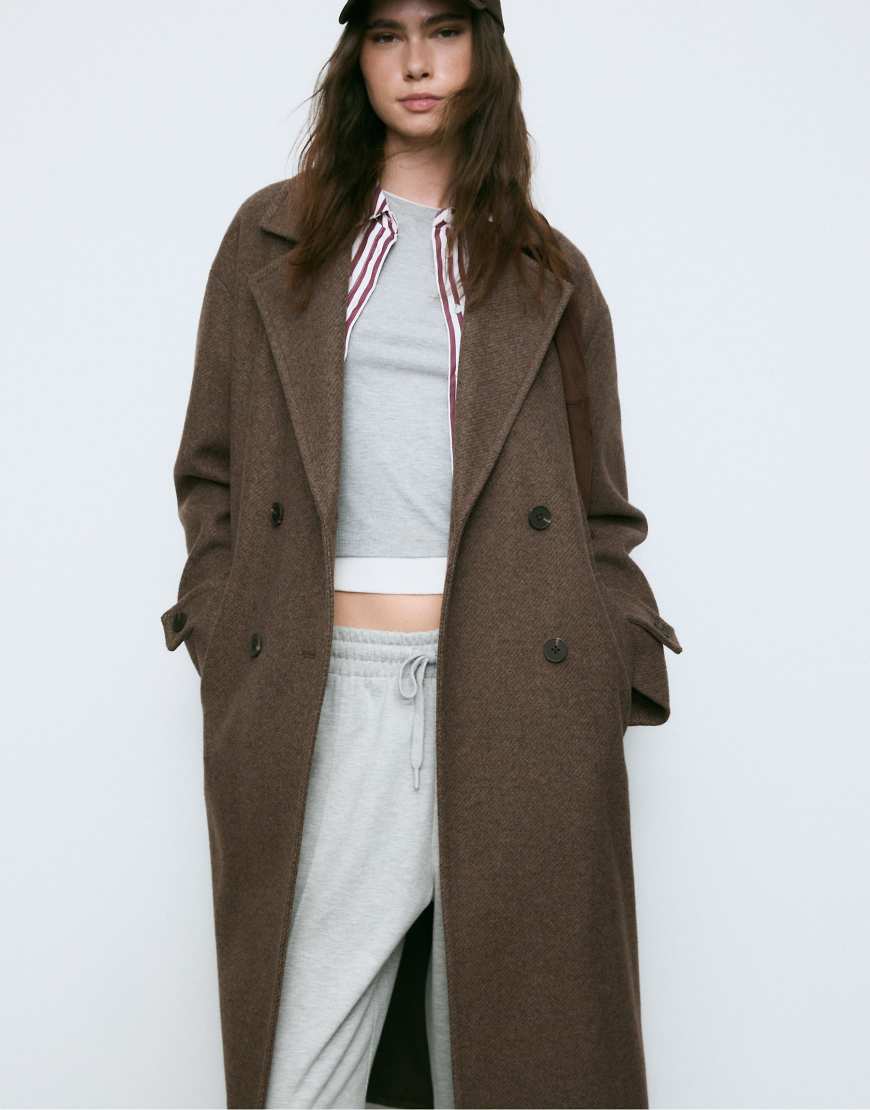 Stradivarius - Langer Oversize-Mantel in Braun-Brown von Stradivarius