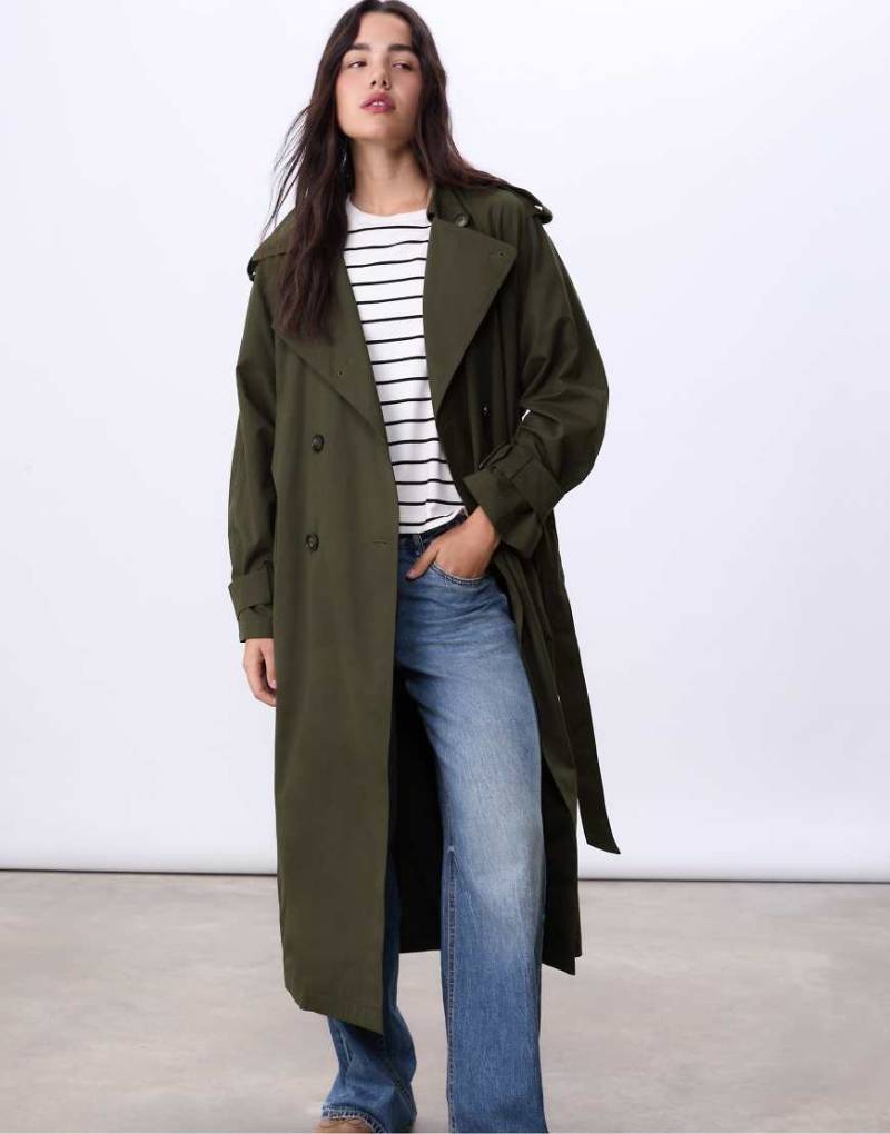 Stradivarius - Langer Oversize-Trenchcoat in Grün von Stradivarius