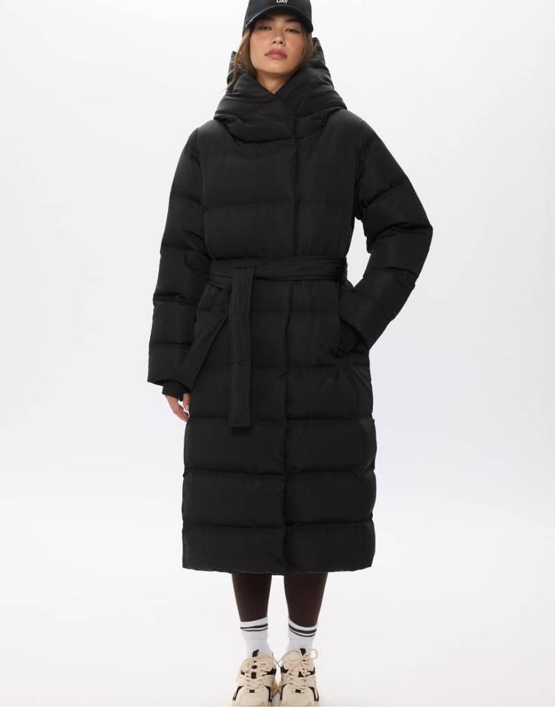 Stradivarius - Langer Puffer-Daunenmantel in Schwarz mit Gürtel von Stradivarius