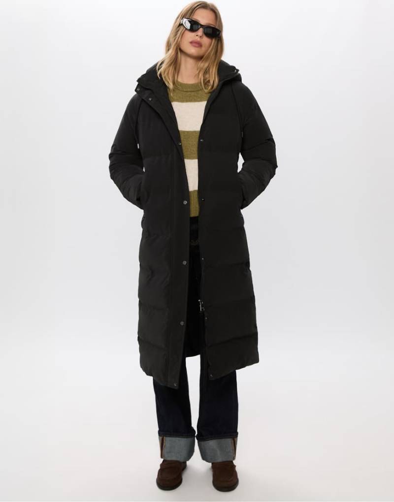 Stradivarius - Langer Puffermantel in Schwarz von Stradivarius