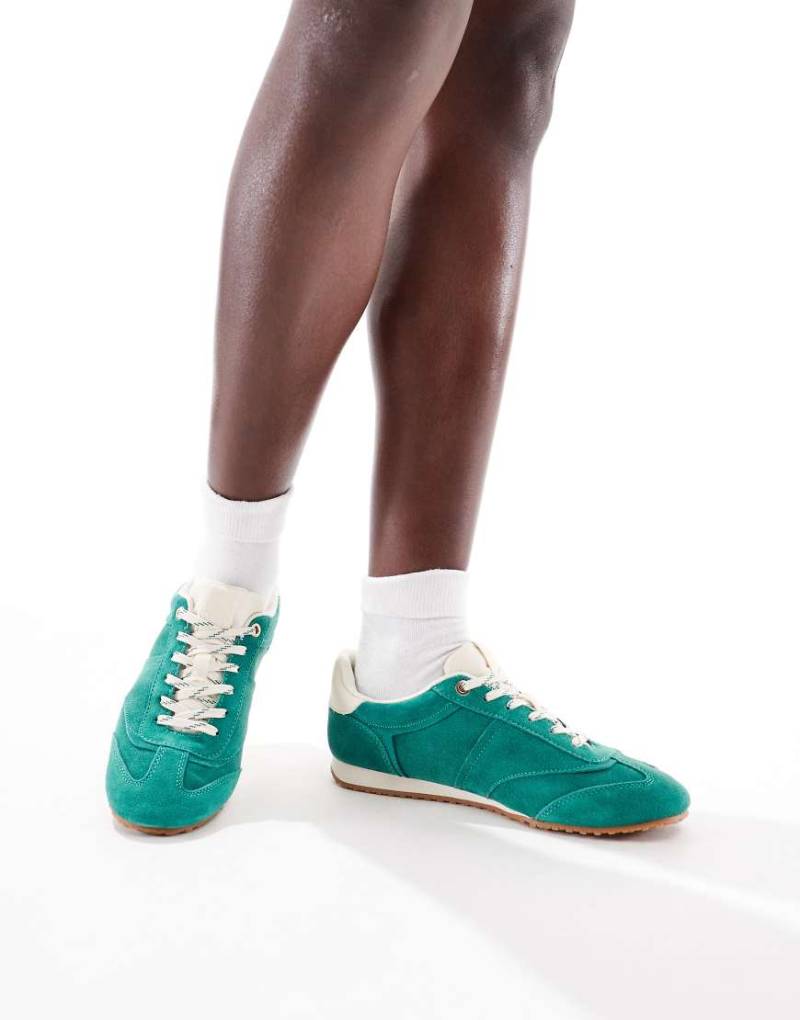 Stradivarius - Sneaker aus Wildleder in Grün von Stradivarius