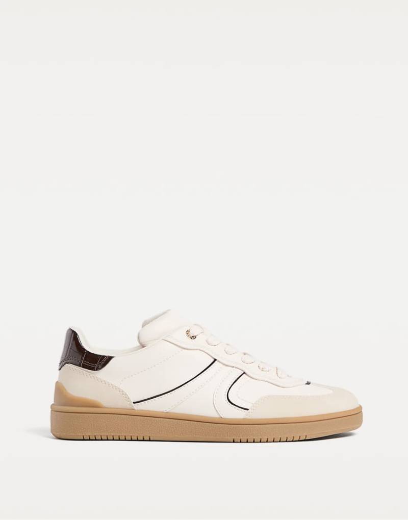 Stradivarius - Legere Retro-Sneaker in Weiß Stradivarius - Legere Retro-Sneaker in Weiß von Stradivarius