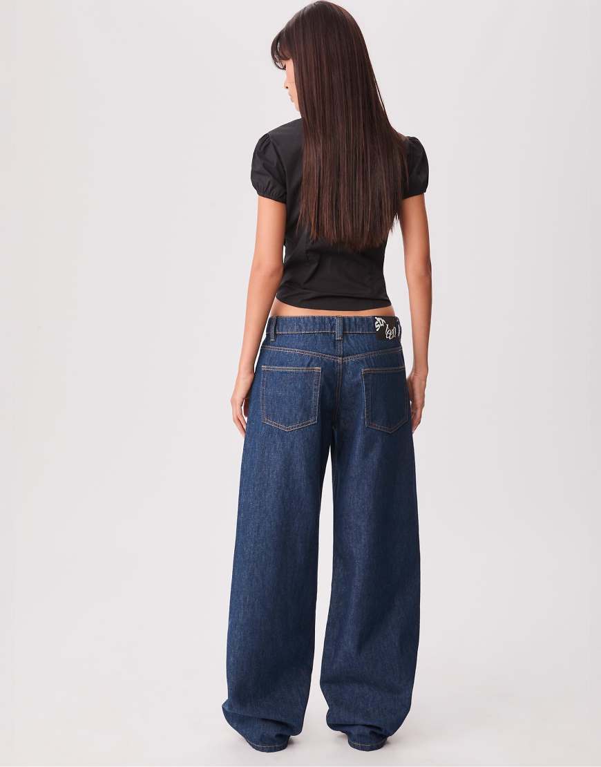 Stradivarius - Lockere, weite Jeans in blauer Rinse-Waschung Stradivarius - Lockere, weite Jeans in blauer Rinse-Waschung von Stradivarius