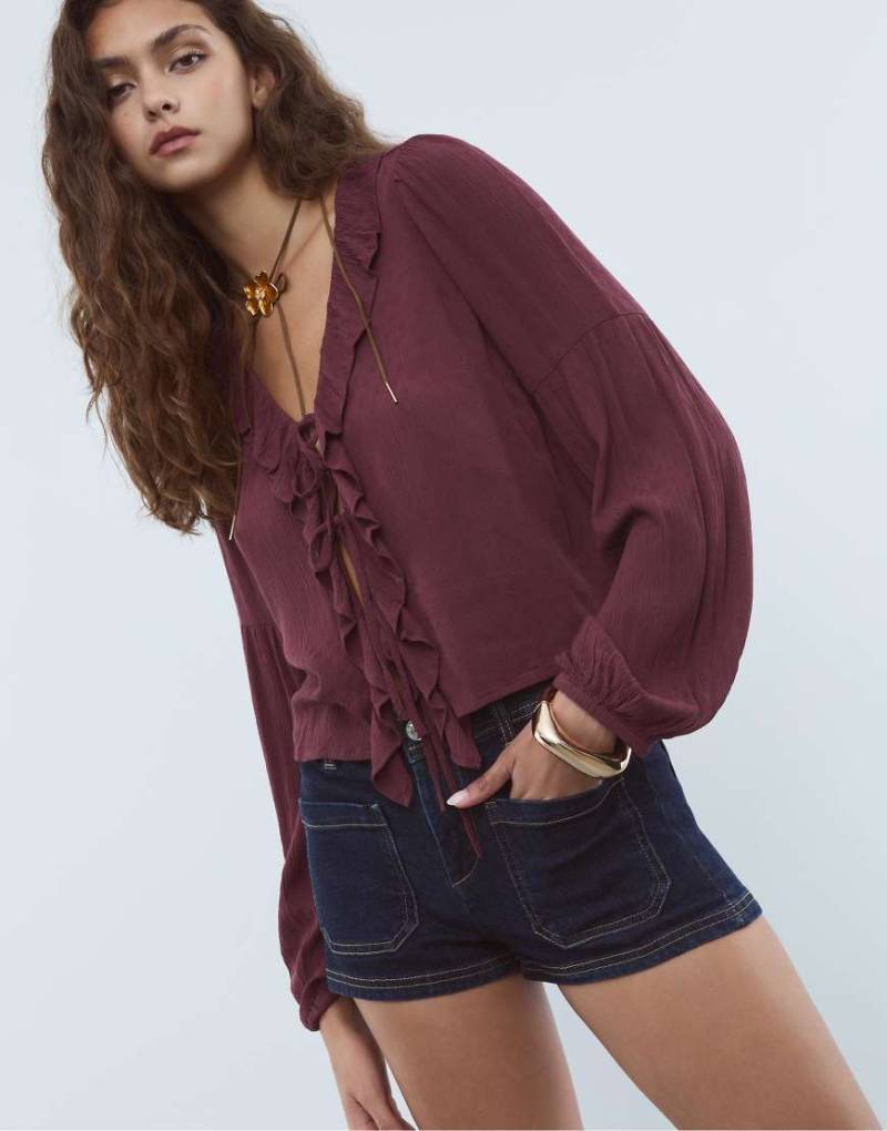 Stradivarius - Lockere Bluse in Lila mit Rüschen von Stradivarius