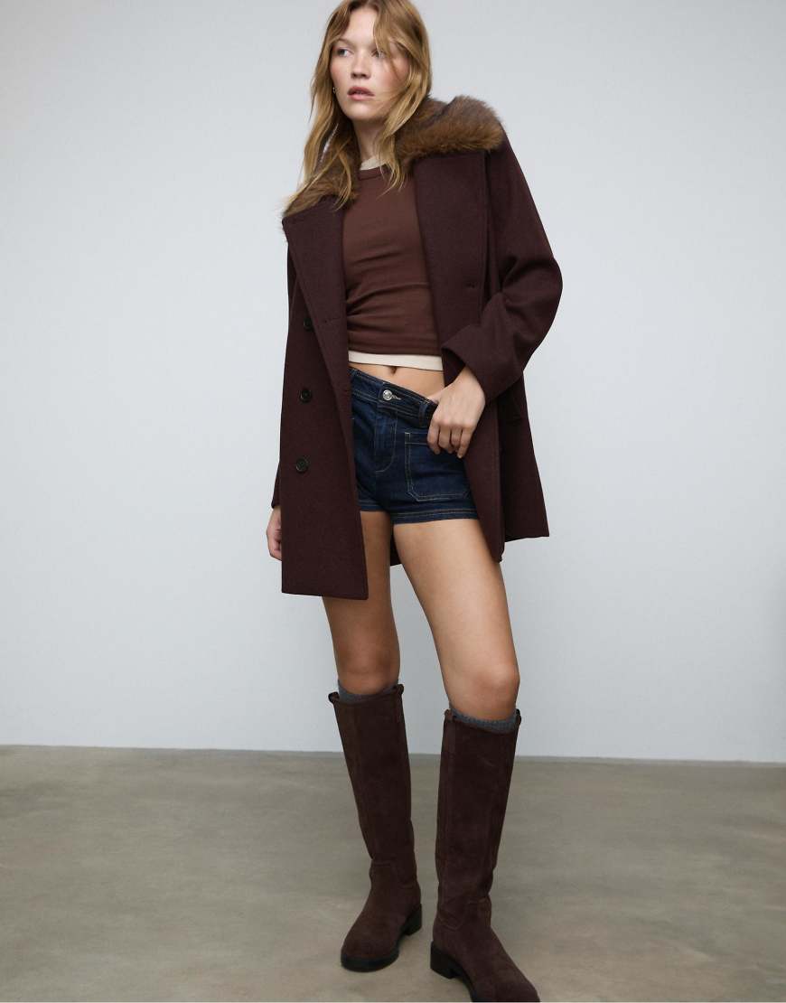 Stradivarius - Mantel in Braun mit Kunstpelzkragen und Filzstruktur-Brown von Stradivarius