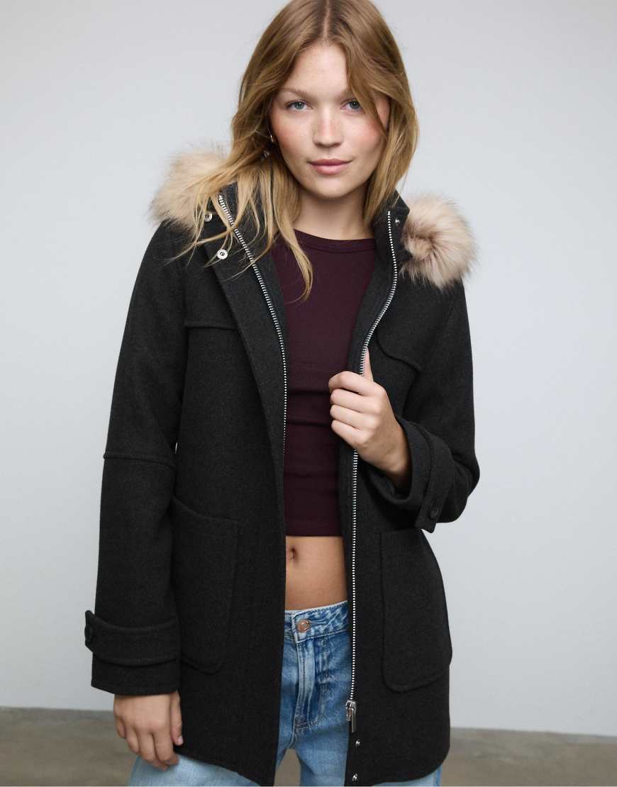 Stradivarius - Mantel in Dunkelgrau mit Kapuze mit Kunstpelzbesatz von Stradivarius