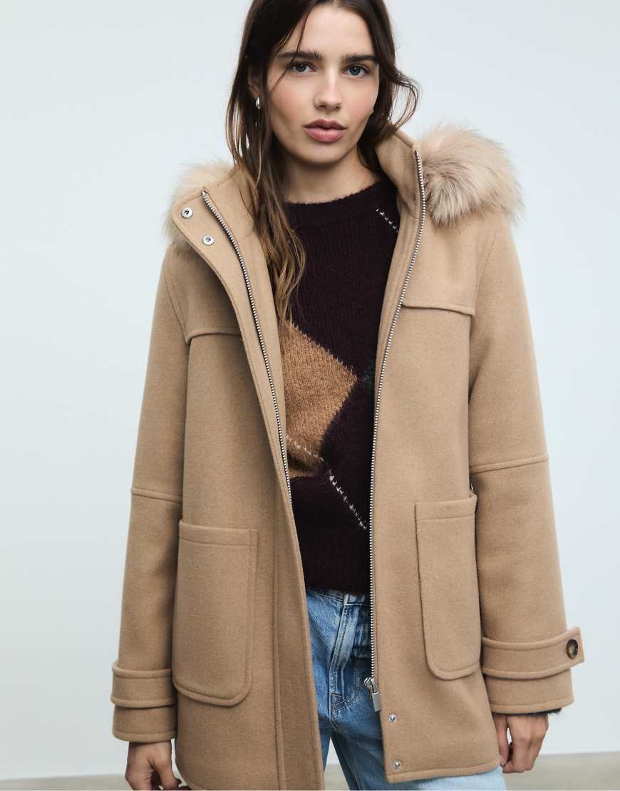 Stradivarius - Mantel in Karamell mit Kapuze mit Kunstpelzbesatz-Brown von Stradivarius