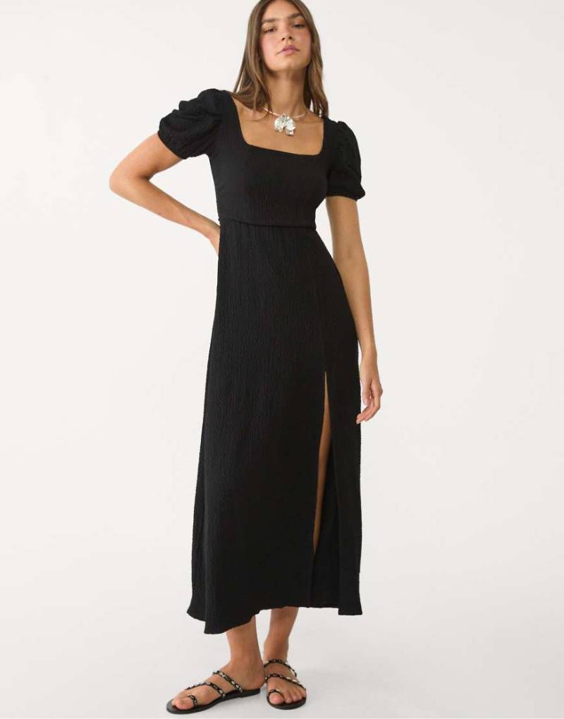 Stradivarius - Maxikleid in Schwarz mit überkreuzter Rückseite von Stradivarius