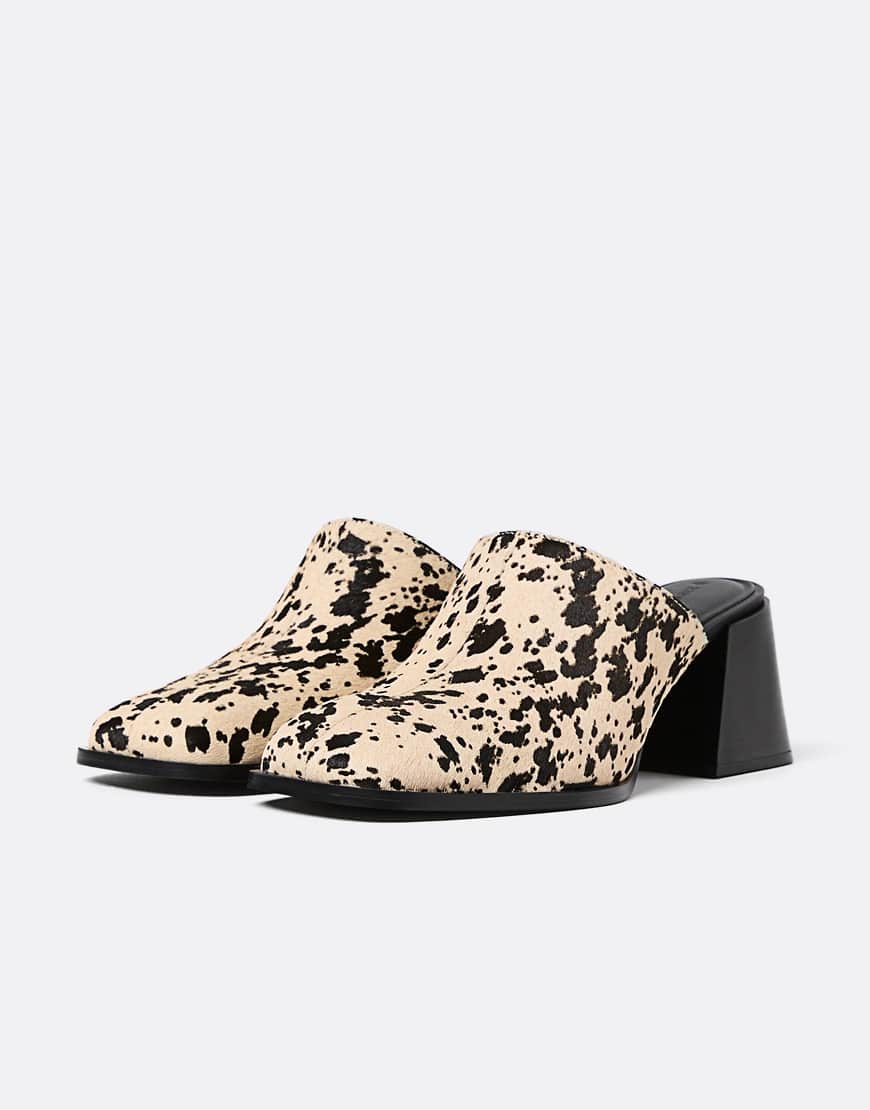 Stradivarius - Mehrfarbige Clogs mit Tierfellmuster und Absatz-Bunt von Stradivarius