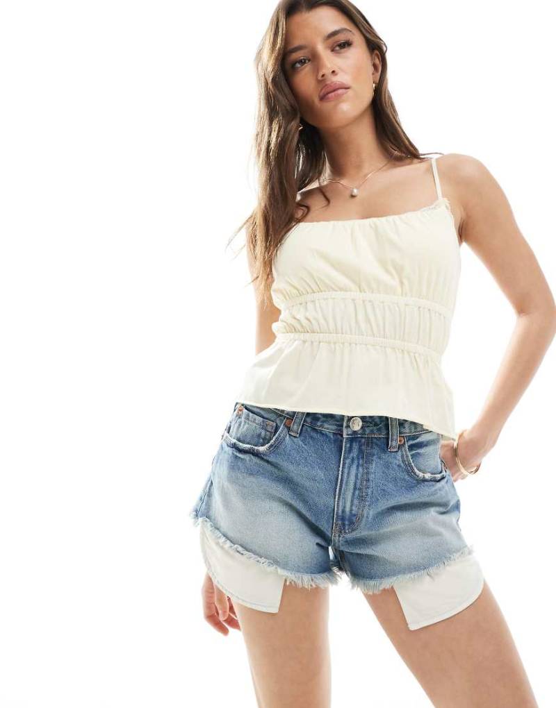Stradivarius - Micro-Shorts in verwaschenem Blau von Stradivarius