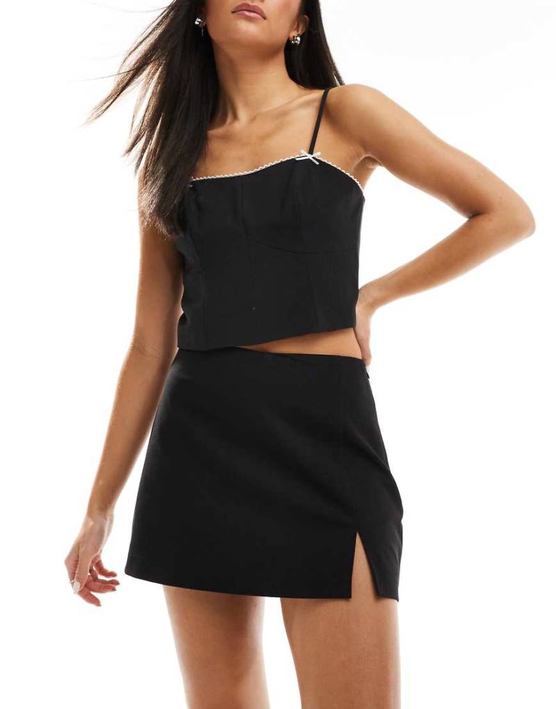 Stradivarius - Mini-Skort im 90er-Stil in Schwarz von Stradivarius