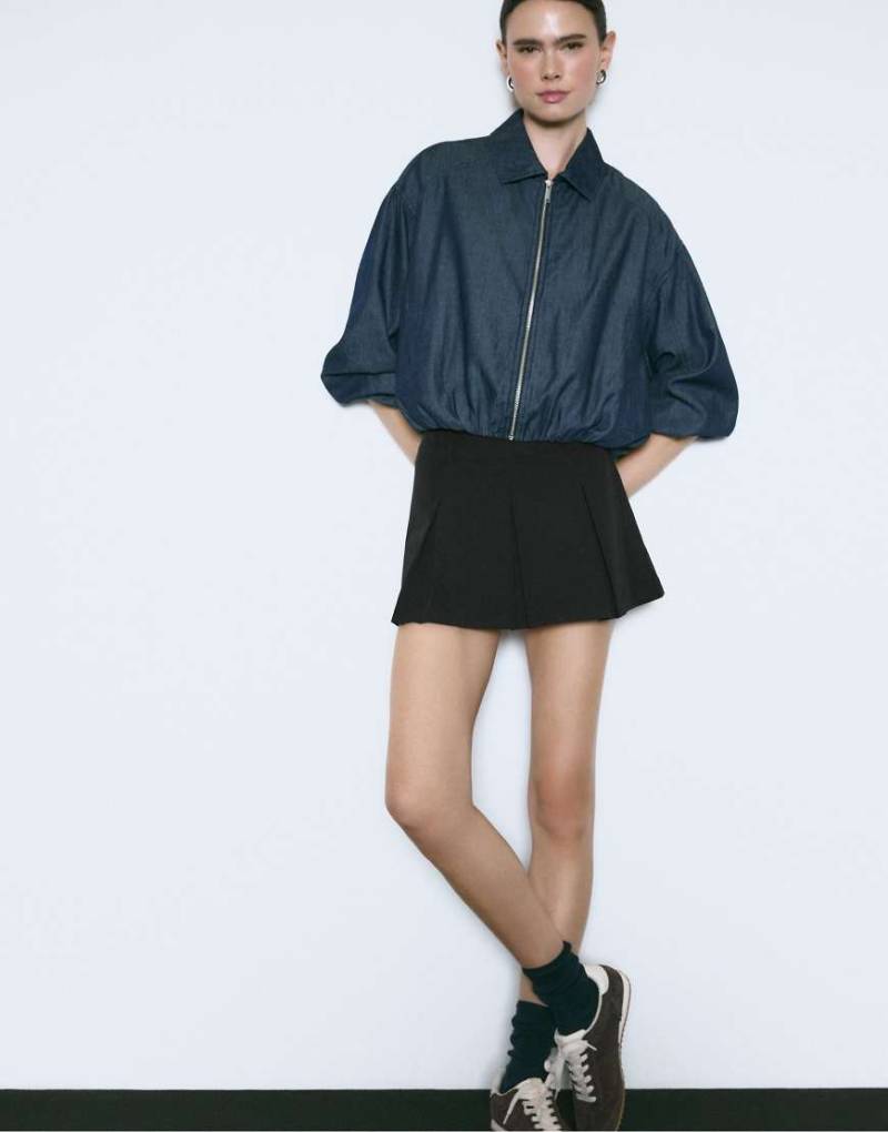 Stradivarius - Mini-Skort in Schwarz mit Kellerfalten von Stradivarius