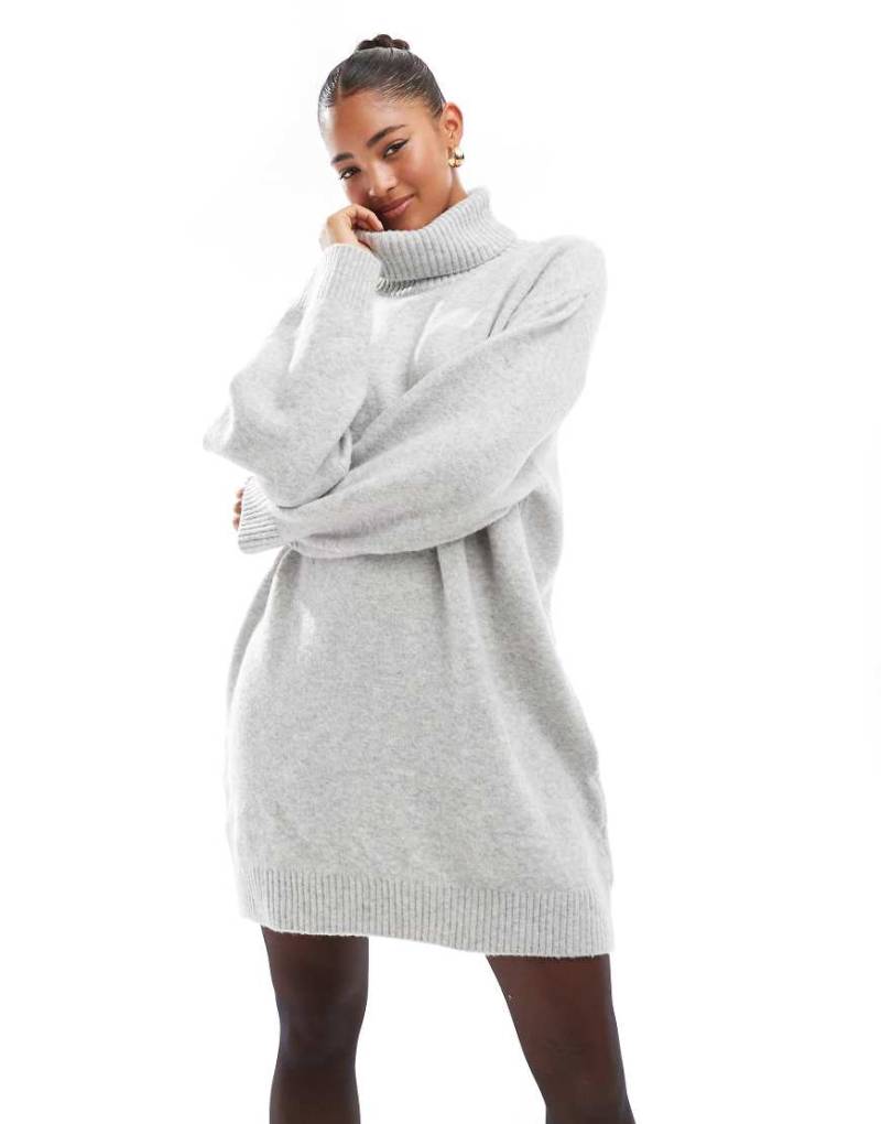 Stradivarius - Mini-Strickkleid in Grau mit Rollkragen von Stradivarius