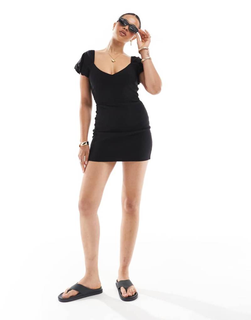 Stradivarius - Minikleid in Schwarz mit Puffärmeln und Milchmädchen-Ausschnitt von Stradivarius